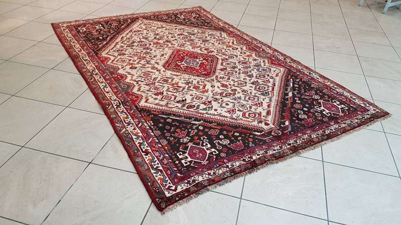 Very Fine Persian Qashqai Carpet 260cm x 176cm Hand Knotted