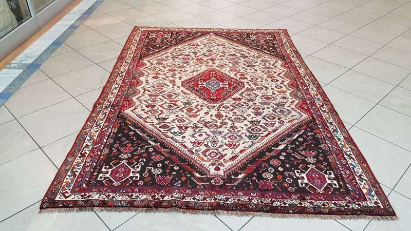 Very Fine Persian Qashqai Carpet 260cm x 176cm Hand Knotted