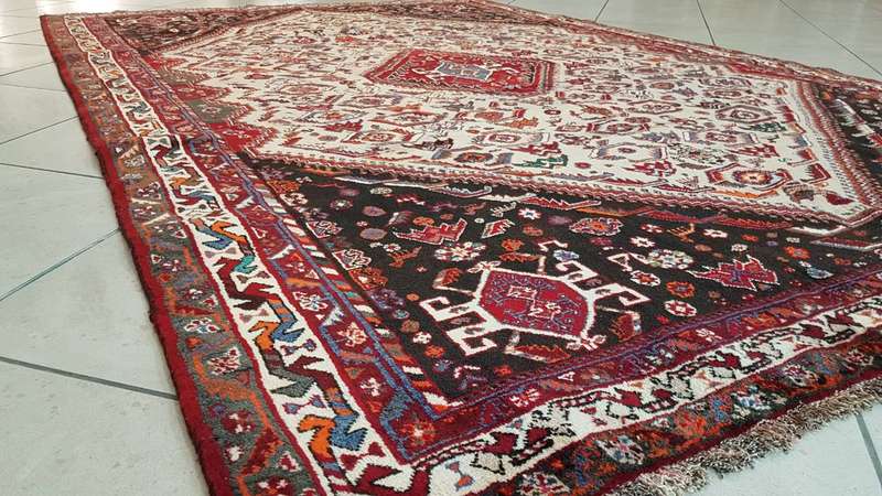 Very Fine Persian Qashqai Carpet 260cm x 176cm Hand Knotted