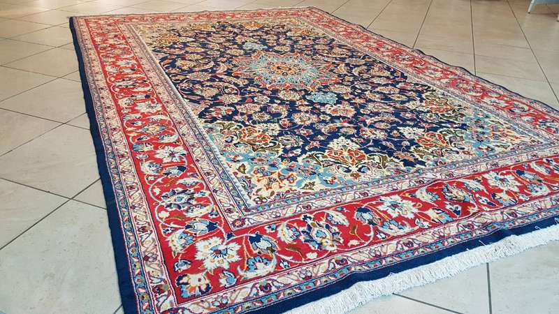 Persian Isfahan Carpet 320cm x 217cm Hand Knotted