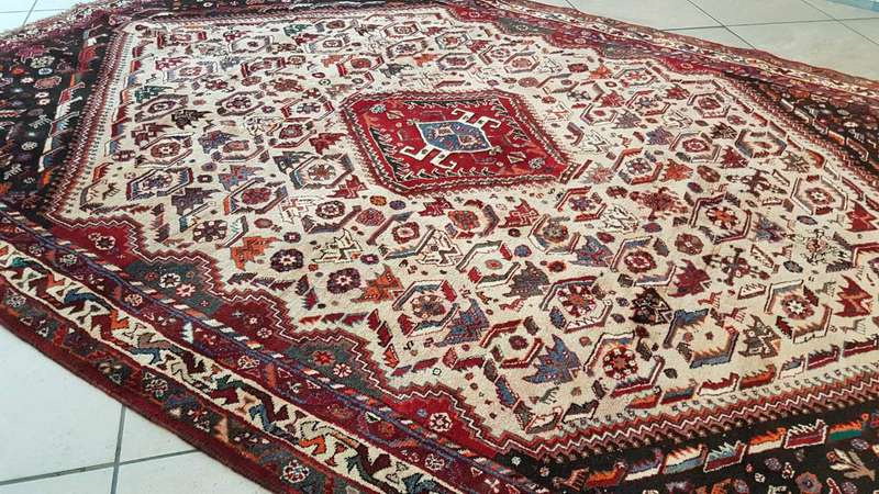 Very Fine Persian Qashqai Carpet 260cm x 176cm Hand Knotted