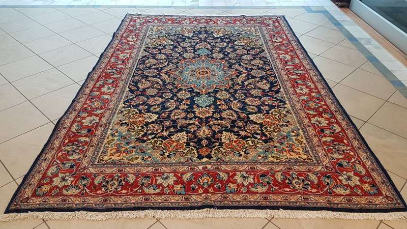 Persian Isfahan Carpet 320cm x 217cm Hand Knotted