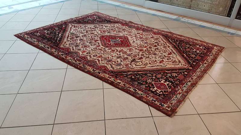 Very Fine Persian Qashqai Carpet 260cm x 176cm Hand Knotted