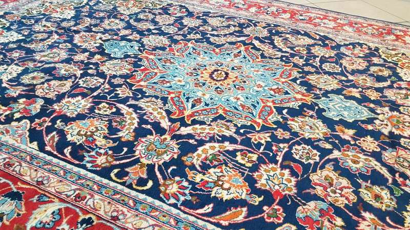 Persian Isfahan Carpet 320cm x 217cm Hand Knotted