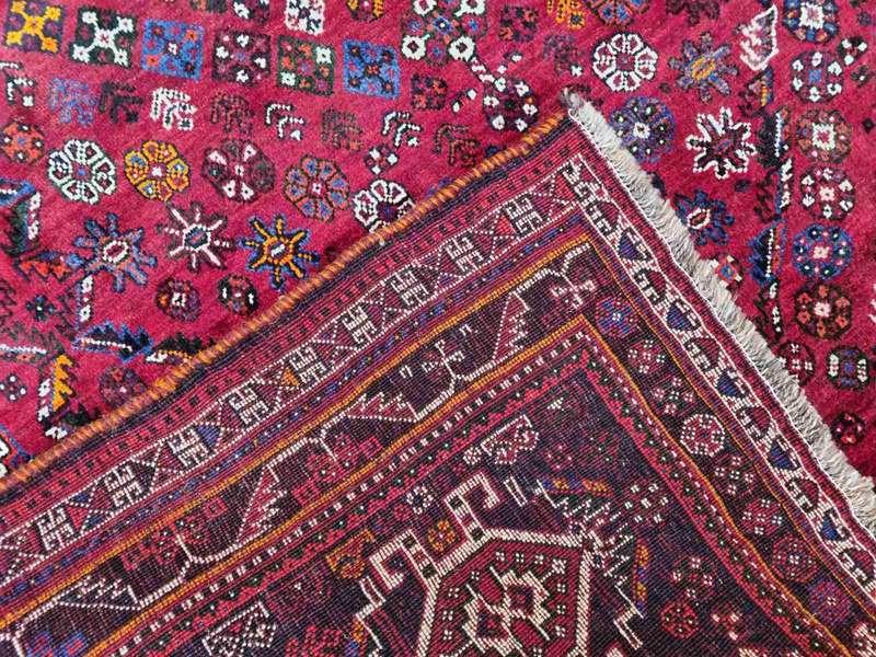 Very Fine Persian Qashqai Carpet 273cm x 168cm Hand Knotted