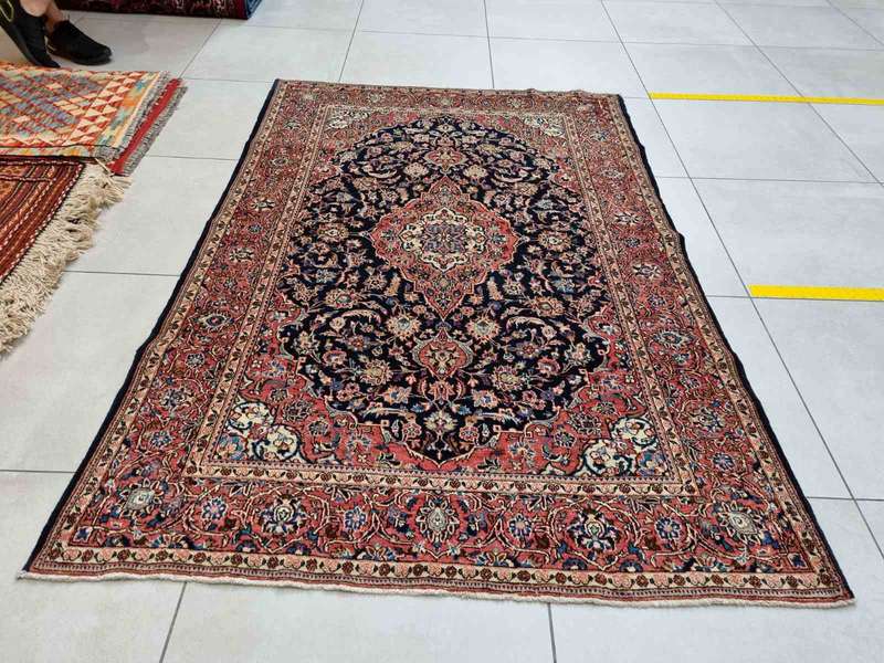 Very Fine Persian Kashan Carpet 200cm x 136cm Hand Knotted