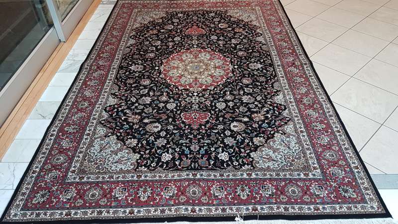 Very Fine Persian Tabriz Carpet 300cm x 200cm Hand knotted
