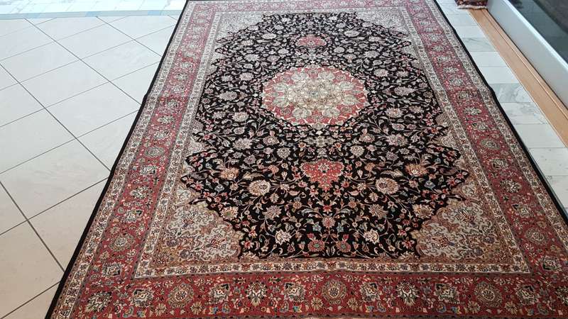 Very Fine Persian Tabriz Carpet 300cm x 200cm Hand knotted