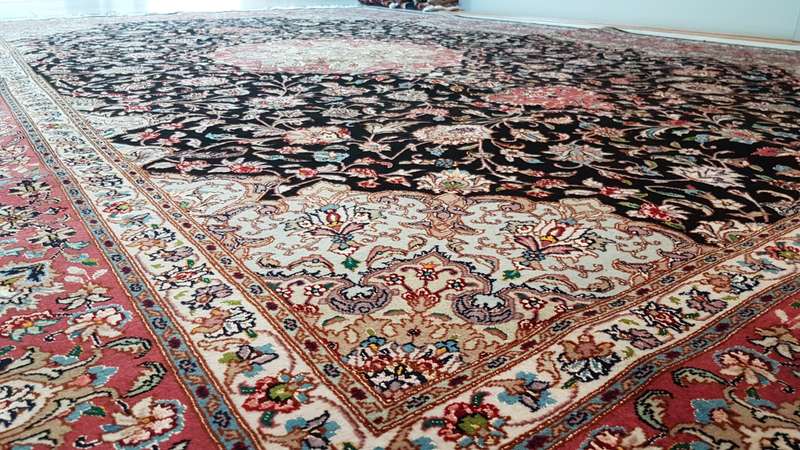 Very Fine Persian Tabriz Carpet 300cm x 200cm Hand knotted