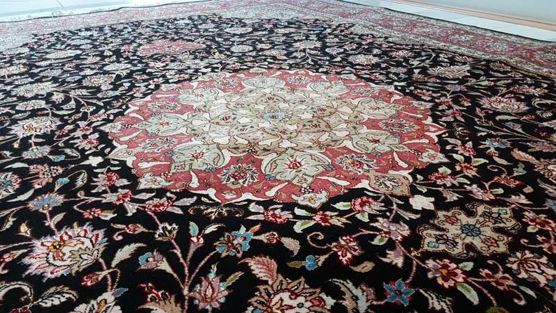 Very Fine Persian Tabriz Carpet 300cm x 200cm Hand knotted