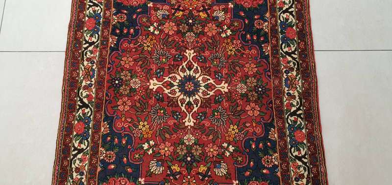 Very Fine Persian Bakhtiari Carpet 147cm x 106cm Hand Knotted