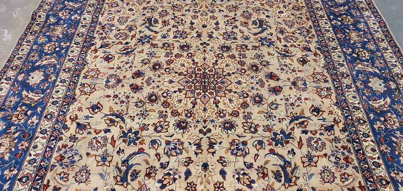 Persian Isfahan Carpet 390cm x 287cm Hand Knotted