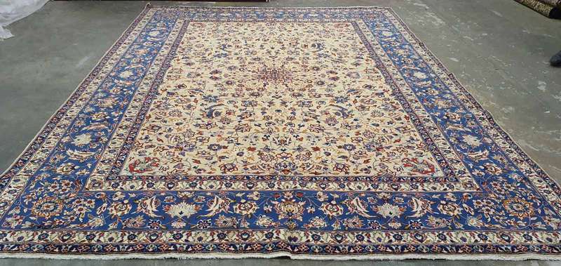 Persian Isfahan Carpet 390cm x 287cm Hand Knotted