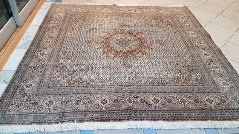 Very Fine Persian Tabriz Carpet 250cm x 250cm Hand Knotted