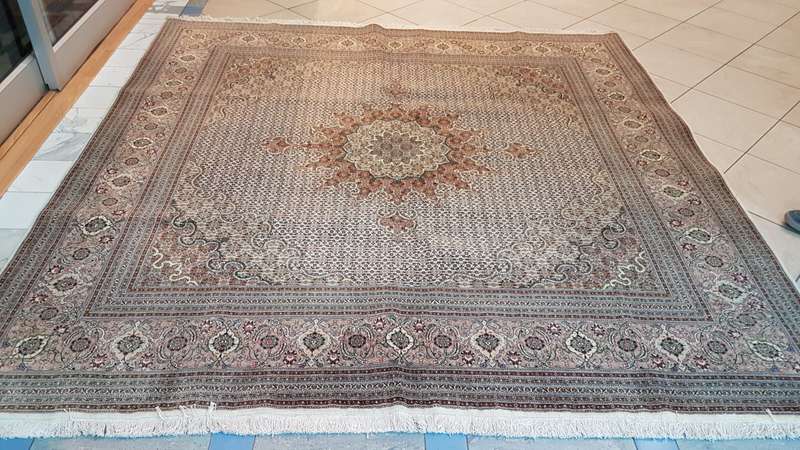 Very Fine Persian Tabriz Carpet 250cm x 250cm Hand Knotted
