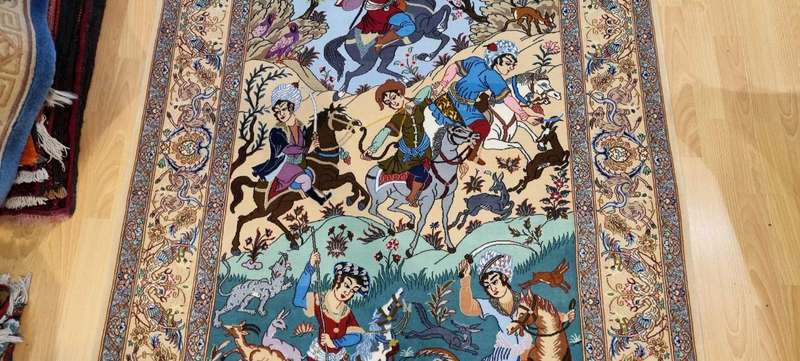 Very Fine Persian Pictorial Isfahan Carpet 196cm x 127cm Hand Knotted