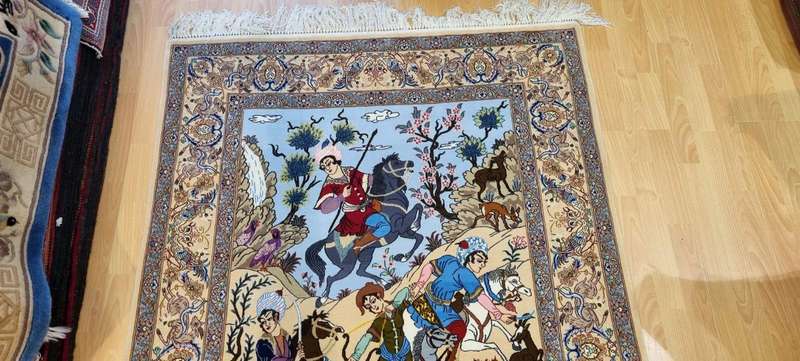 Very Fine Persian Pictorial Isfahan Carpet 196cm x 127cm Hand Knotted