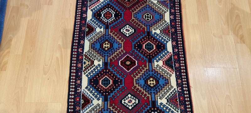 Very Fine Persian Yalemeh Carpet 100cm x 60cm Hand Knotted