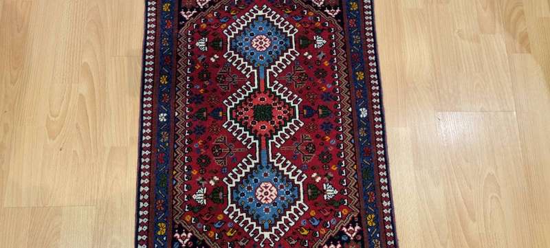 Very Fine Persian Yalemeh Carpet 100cm x 60cm Hand Knotted