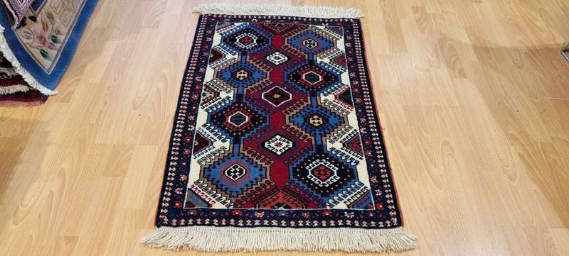Very Fine Persian Yalemeh Carpet 100cm x 60cm Hand Knotted