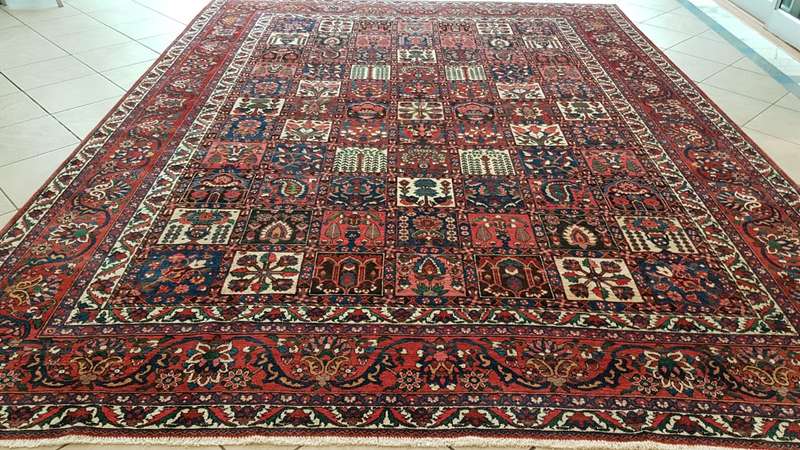 Very Fine Persian Bakhtiari Carpet 410cm x 310cm Hand Knotted