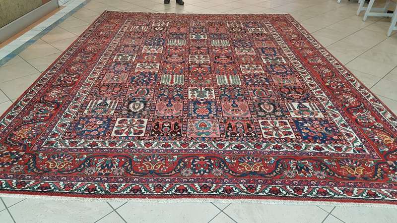 Very Fine Persian Bakhtiari Carpet 410cm x 310cm Hand Knotted