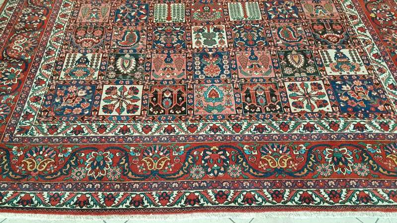 Very Fine Persian Bakhtiari Carpet 410cm x 310cm Hand Knotted
