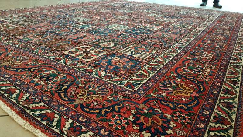 Very Fine Persian Bakhtiari Carpet 410cm x 310cm Hand Knotted
