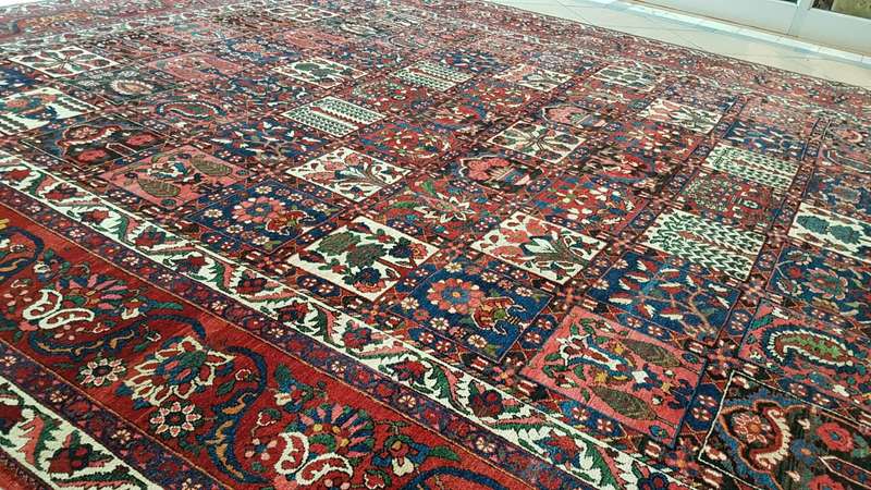 Very Fine Persian Bakhtiari Carpet 410cm x 310cm Hand Knotted