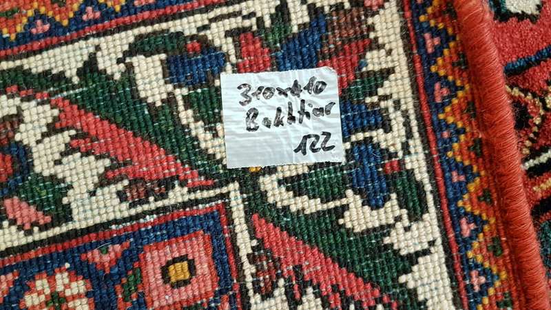 Very Fine Persian Bakhtiari Carpet 410cm x 310cm Hand Knotted