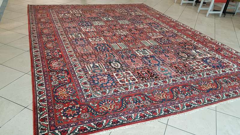 Very Fine Persian Bakhtiari Carpet 410cm x 310cm Hand Knotted