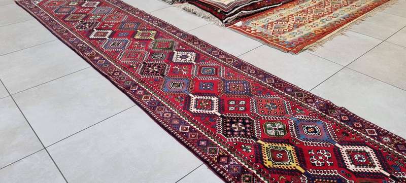 Very Fine Persian Yalemeh Carpet 407cm x 85cm  Hand Knotted