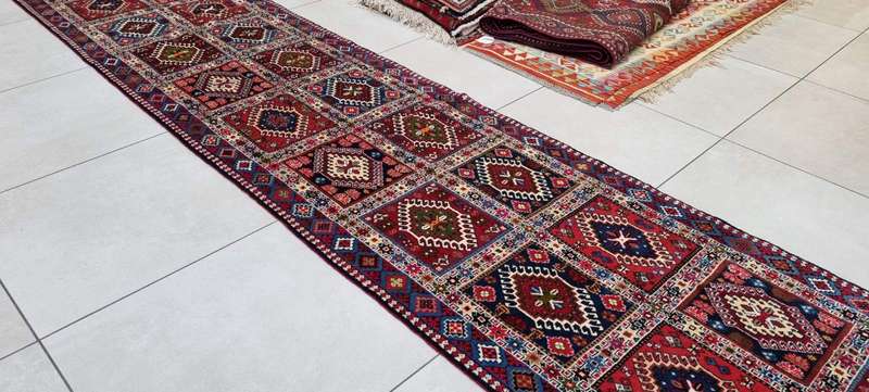 Very Fine Persian Yalemeh Carpet 398cm x 85cm Hand Knotted
