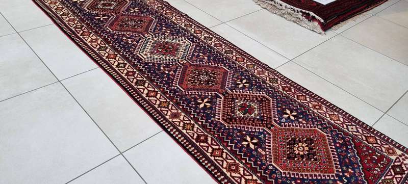 Very Fine Persian Yalemeh Carpet - 285cm x 82cm - Hand Knotted