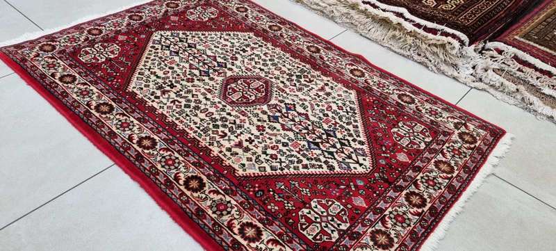 Persian Abadeh Carpet 155cm x 105cm Hand Knotted