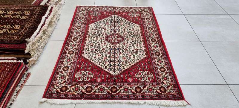 Persian Abadeh Carpet 155cm x 105cm Hand Knotted