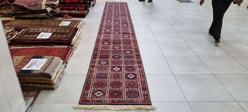 Very Fine Persian Yalemeh Carpet 600cm x 86cm - Hand Knotted