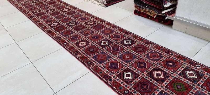 Very Fine Persian Yalemeh Carpet 600cm x 86cm - Hand Knotted