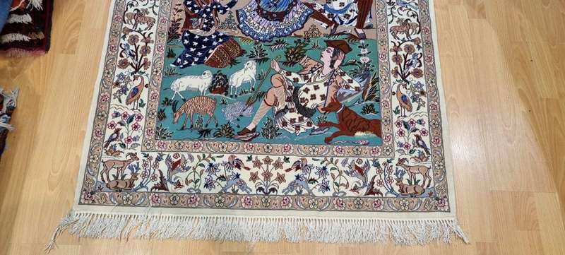 Very Fine Persian Pictorial Isfahan Carpet 164cm x 110cm Hand Knotted