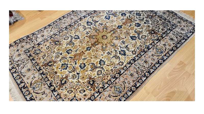 Very Fine Persian Isfahan Carpet 160cm x 110cm Hand Knotted