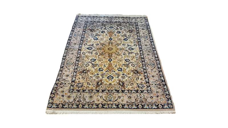 Very Fine Persian Isfahan Carpet 160cm x 110cm Hand Knotted