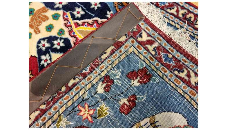Very Fine Persian Pictorial Isfahan Carpet 70cm x 53cm Hand Knotted