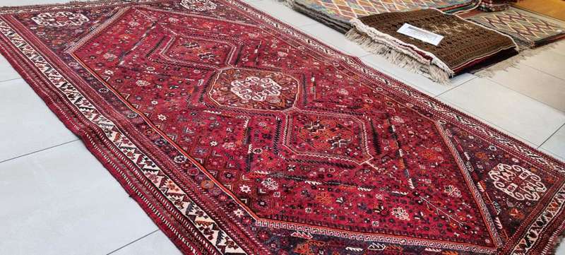Very Fine Persian Qashqai Carpet 300cm x 177cm Hand Knotted