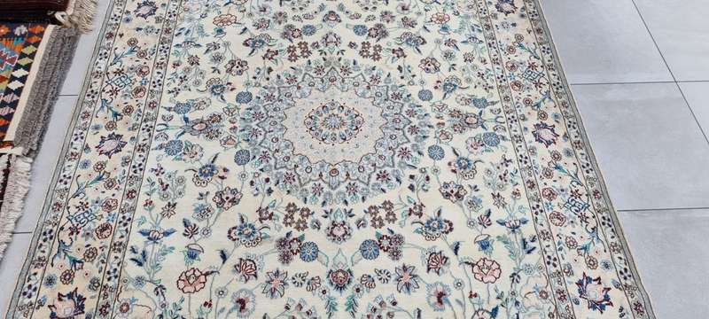 Very Fine Persian Naien Carpet 293cm x 195cm Hand knotted