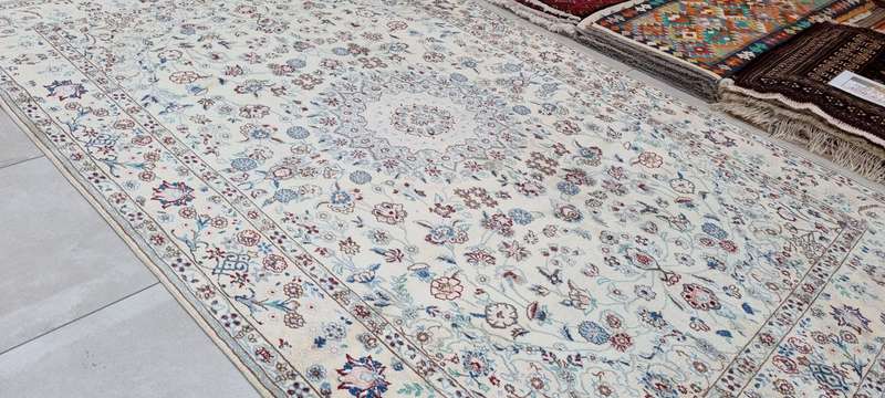 Very Fine Persian Naien Carpet 293cm x 195cm Hand knotted