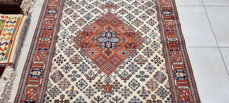 Very Fine Persian Joshegan Carpet 254cm x 168cm Hand Knotted