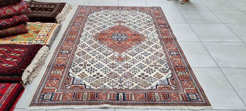 Very Fine Persian Joshegan Carpet 254cm x 168cm Hand Knotted