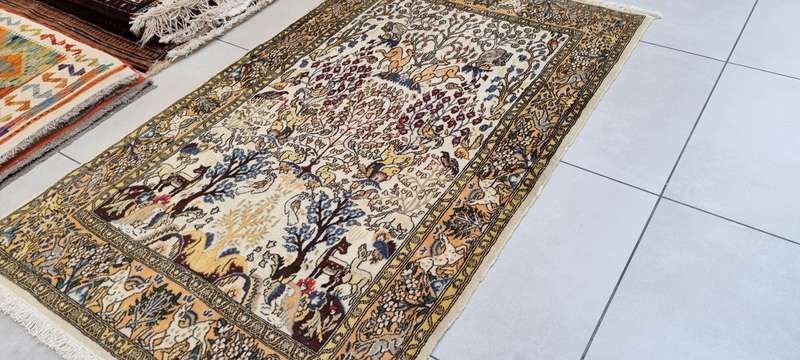 Persian Shahreza Carpet 167cm x 104cm Hand knotted