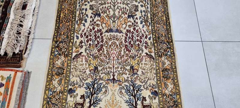 Persian Shahreza Carpet 167cm x 104cm Hand knotted