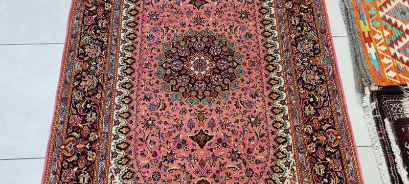 Very Fine Persian Kashan Carpet 217cm x 145cm Hand knotted